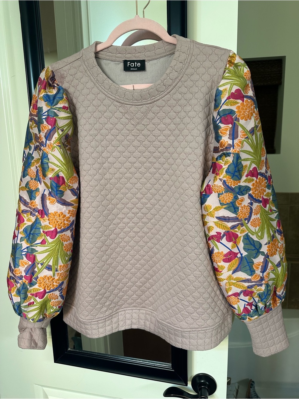 Pinky-Mauve Quilted Top with Tapestry Sleeves - Picture 2 of 12